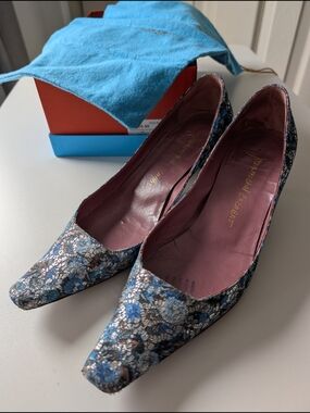 Jean-Michel Cazabat Blue Floral Pointed Toe Women's Pumps